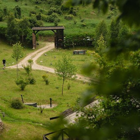 Raven'S Nest - The Hidden Village, Transylvania - Romania Sub Piatra Esterno foto