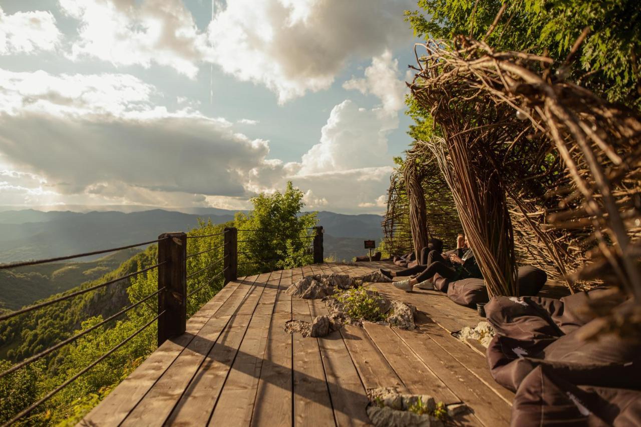 Raven'S Nest - The Hidden Village, Transylvania - Romania Sub Piatra Esterno foto