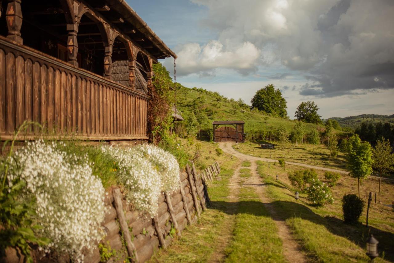 Raven'S Nest - The Hidden Village, Transylvania - Romania Sub Piatra Esterno foto