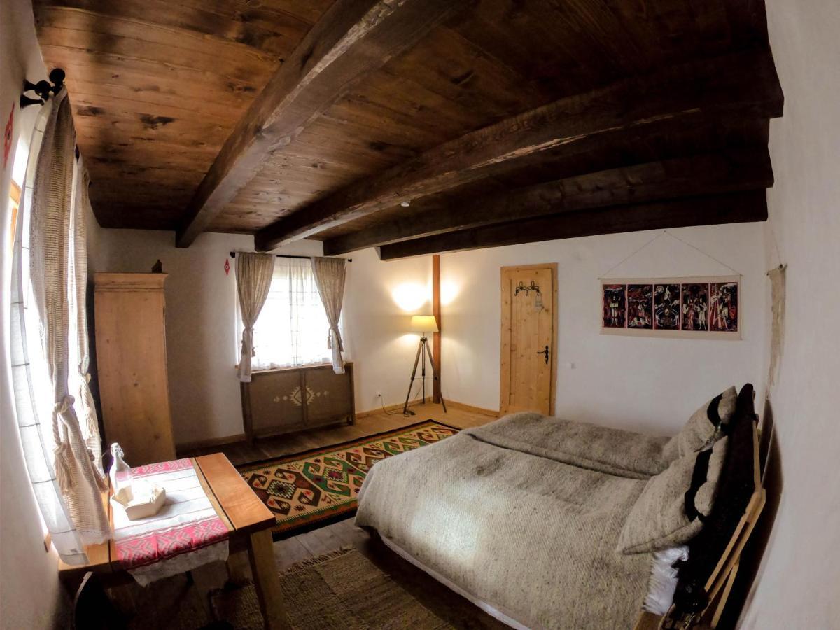 Raven'S Nest - The Hidden Village, Transylvania - Romania Sub Piatra Esterno foto