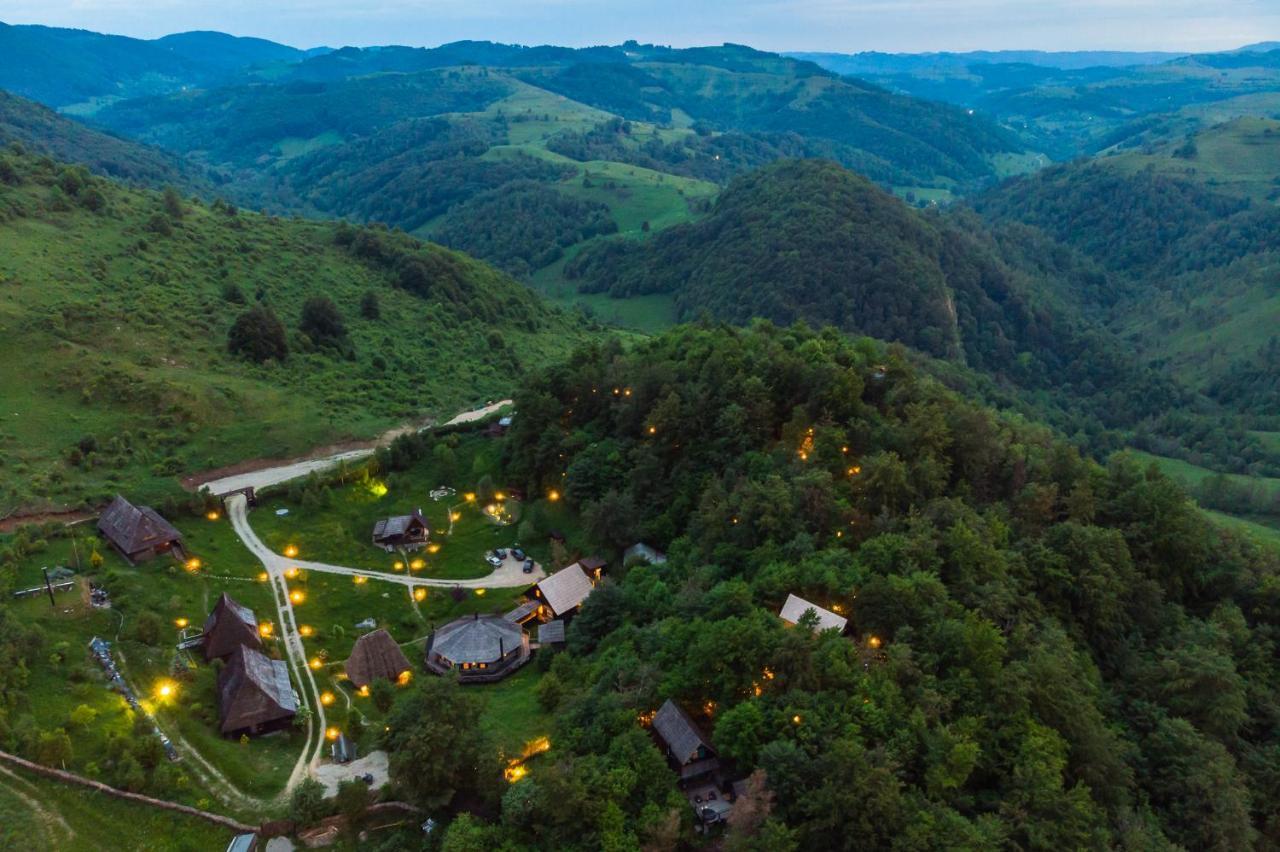 Raven'S Nest - The Hidden Village, Transylvania - Romania Sub Piatra Esterno foto