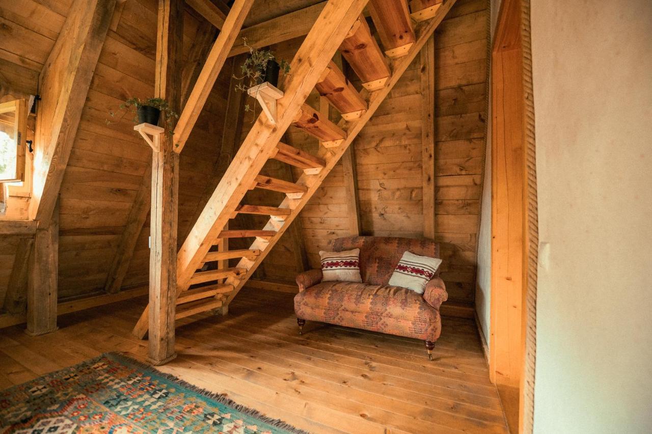Raven'S Nest - The Hidden Village, Transylvania - Romania Sub Piatra Esterno foto